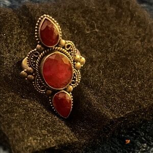 Elegant Vintage Silver and Red Stone Ring